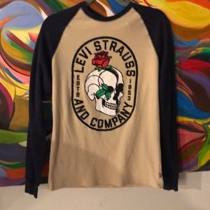 Long sleeve Levi’s shirt